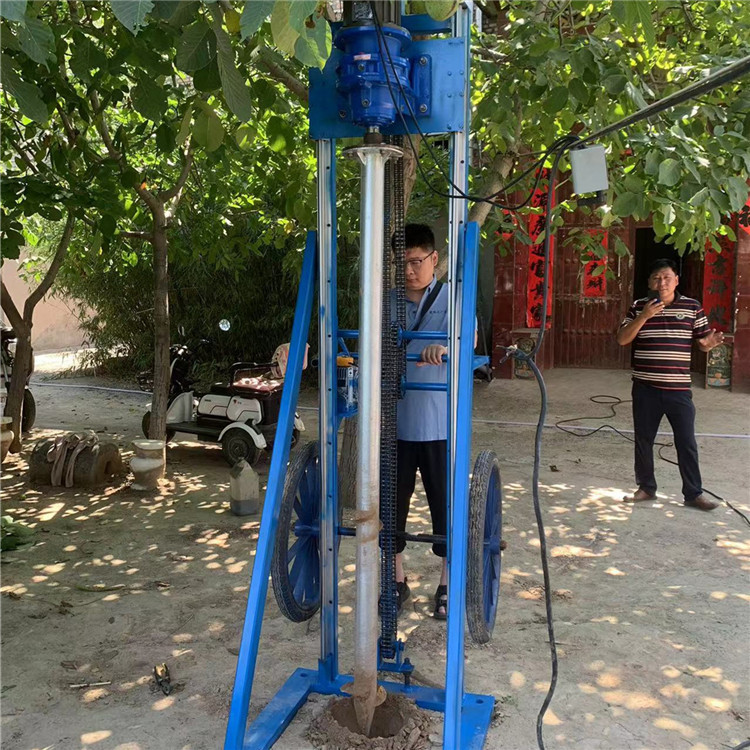 太阳能光伏打桩钻孔机