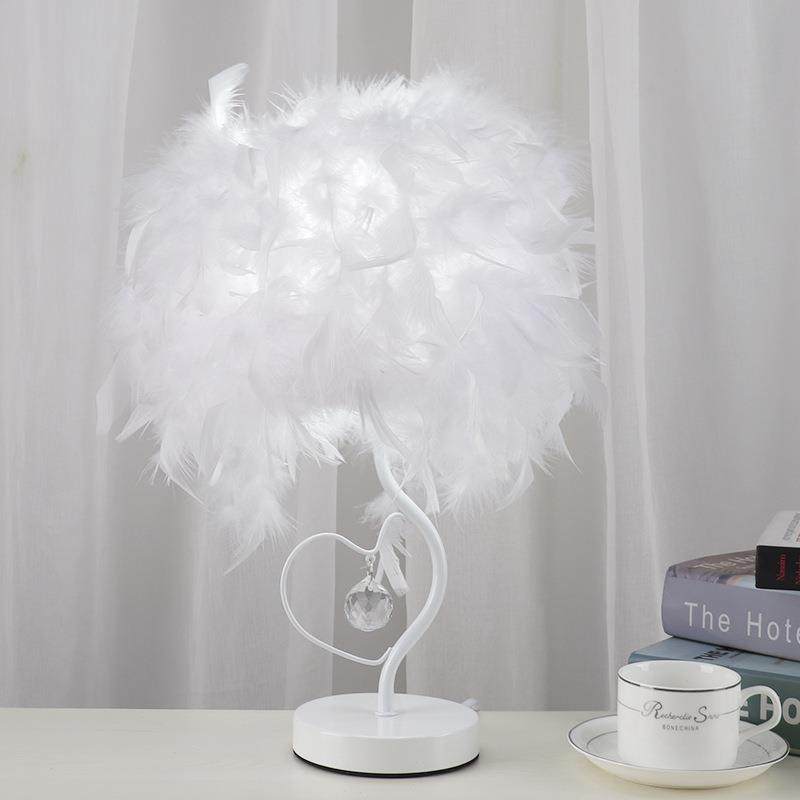 北欧后现代创意羽毛台灯简约床头灯卧室灯心型客厅氛围装饰灯