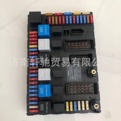适用于重汽HOWO豪沃WG9716582301电气接线盒