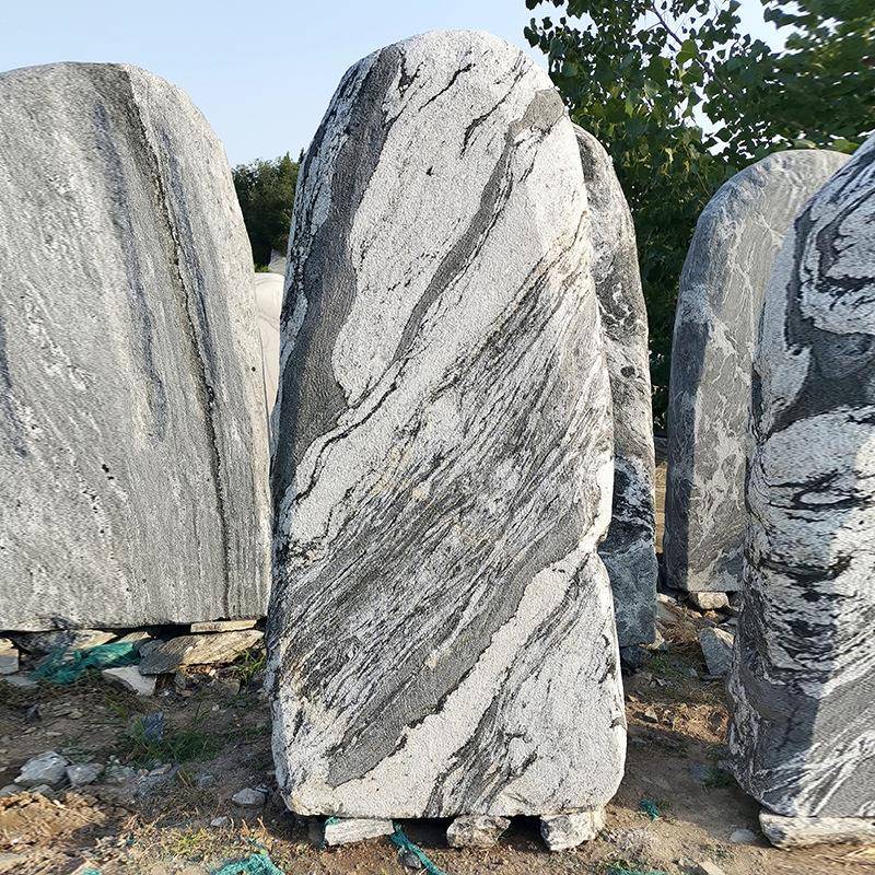 山石村口字路林口风水原石自然石刻园景观自泰然石公司门口观赏石