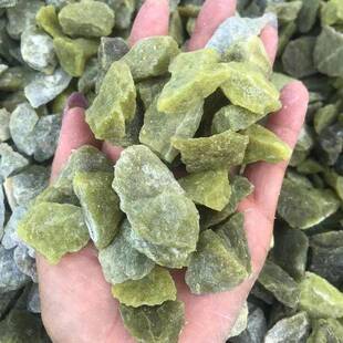 供应绿石子丹东绿石子绿色水磨石水泥地面胶粘石规格齐全