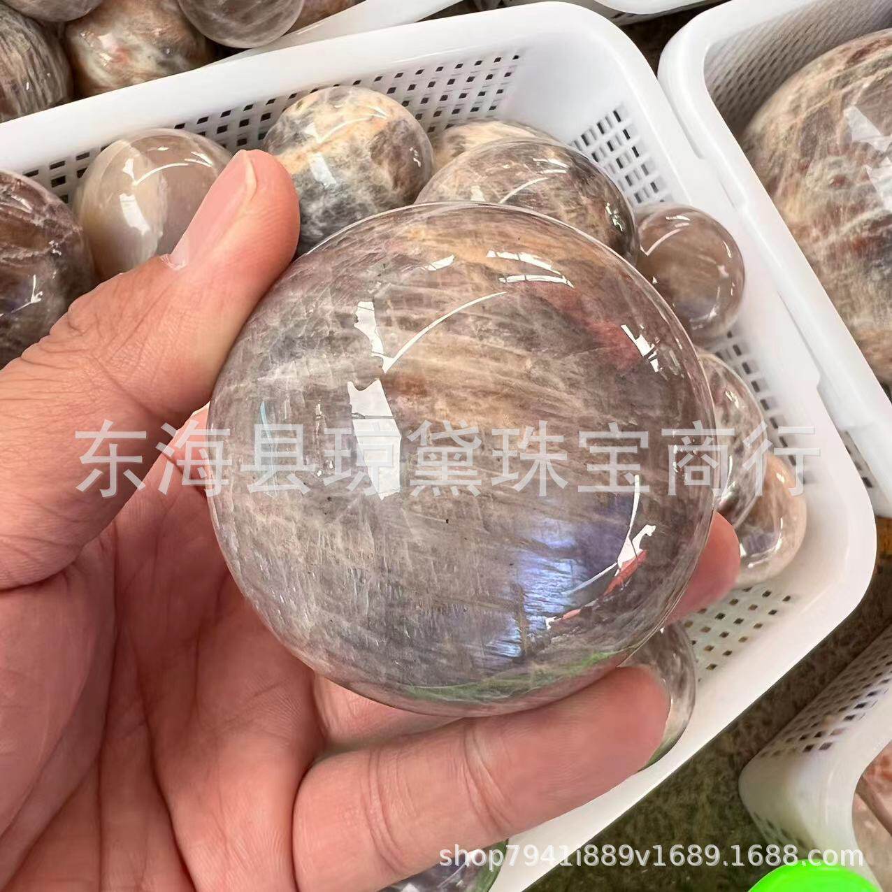 亚马逊批发天然水晶蓝色闪灰月光石水晶石英球适于生活装饰摆件