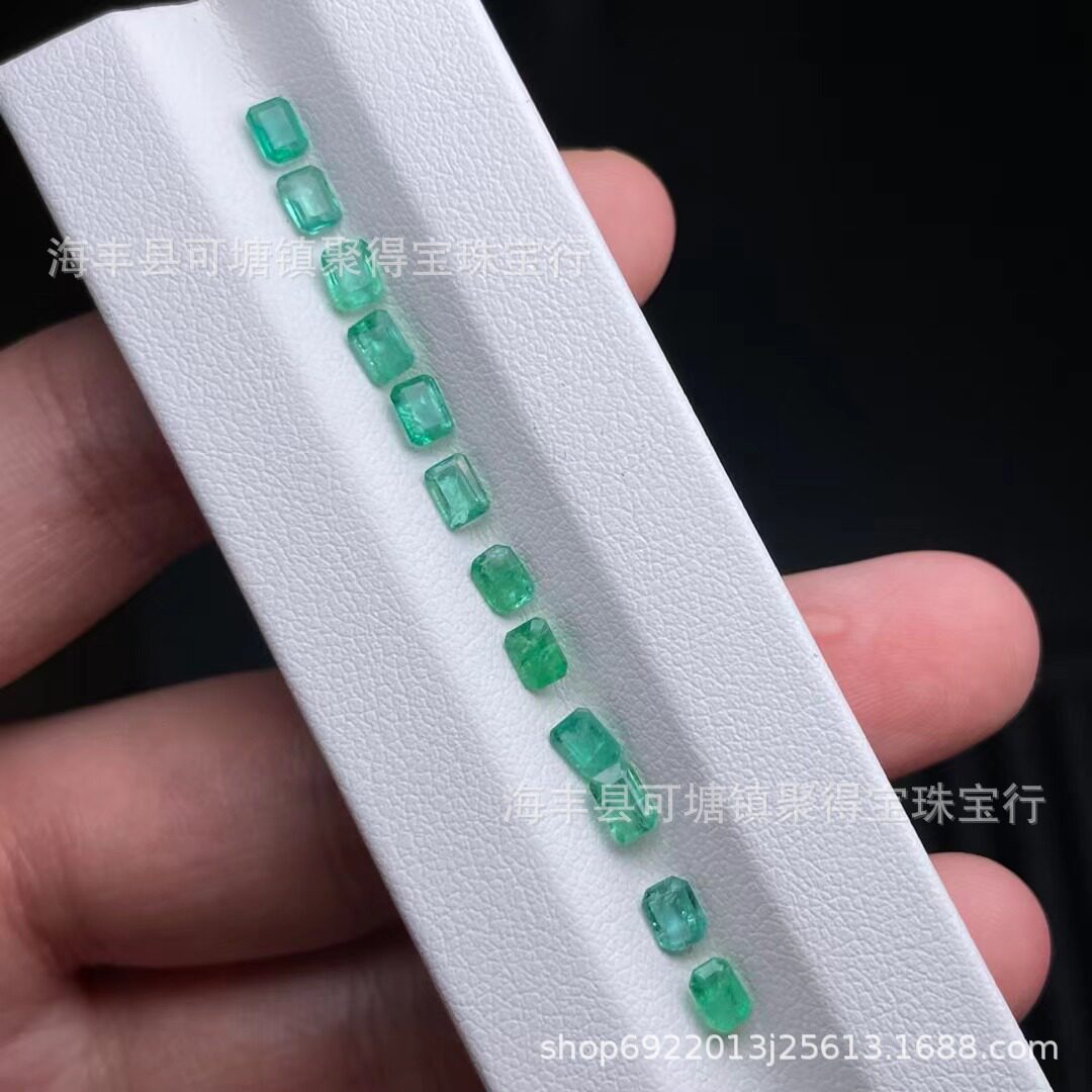 天然祖母绿裸石戒面 颜色鲜艳 形状饱满 祖母绿裸石厂家直销批发