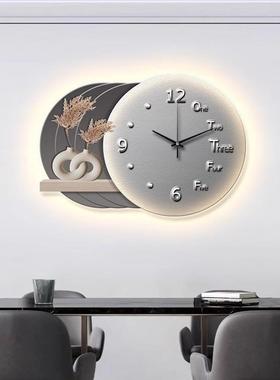 现厅代奢餐厅装饰画表画钟PFU饭创意轻时钟挂件餐桌墙面花瓶带灯