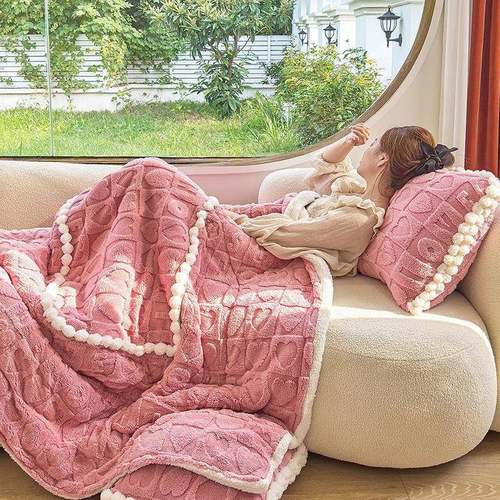 F8抱被枕新被款塔芙绒毛球车载二合一两用H靠枕折叠子办PZN公室午