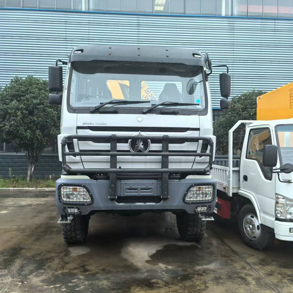 出口沙特四驱六驱随车吊徐工折臂随车吊北奔重卡越野版随车吊