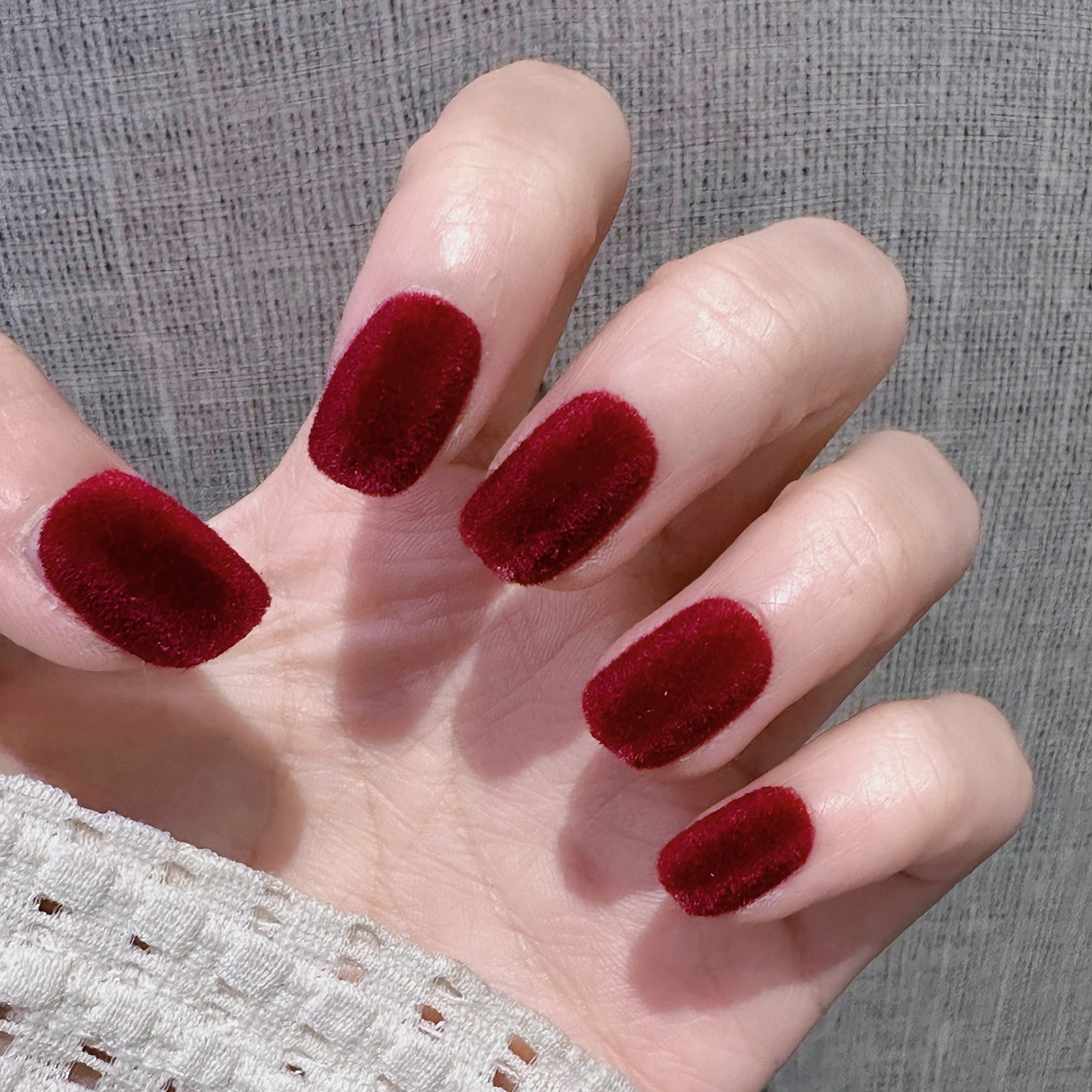 红色珊瑚绒穿戴甲短款新年款美甲