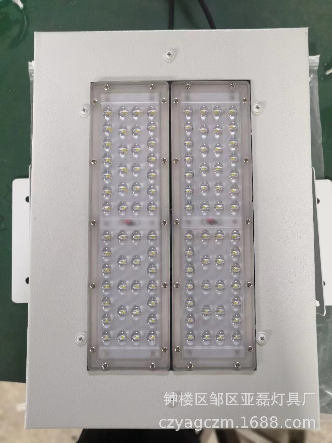 专业生产直销零售LED100w油站灯灯具