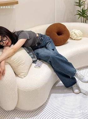 新宿款奢腰果弧小形沙发客厅直播民公轻寓网红办公OMA接待户型奶