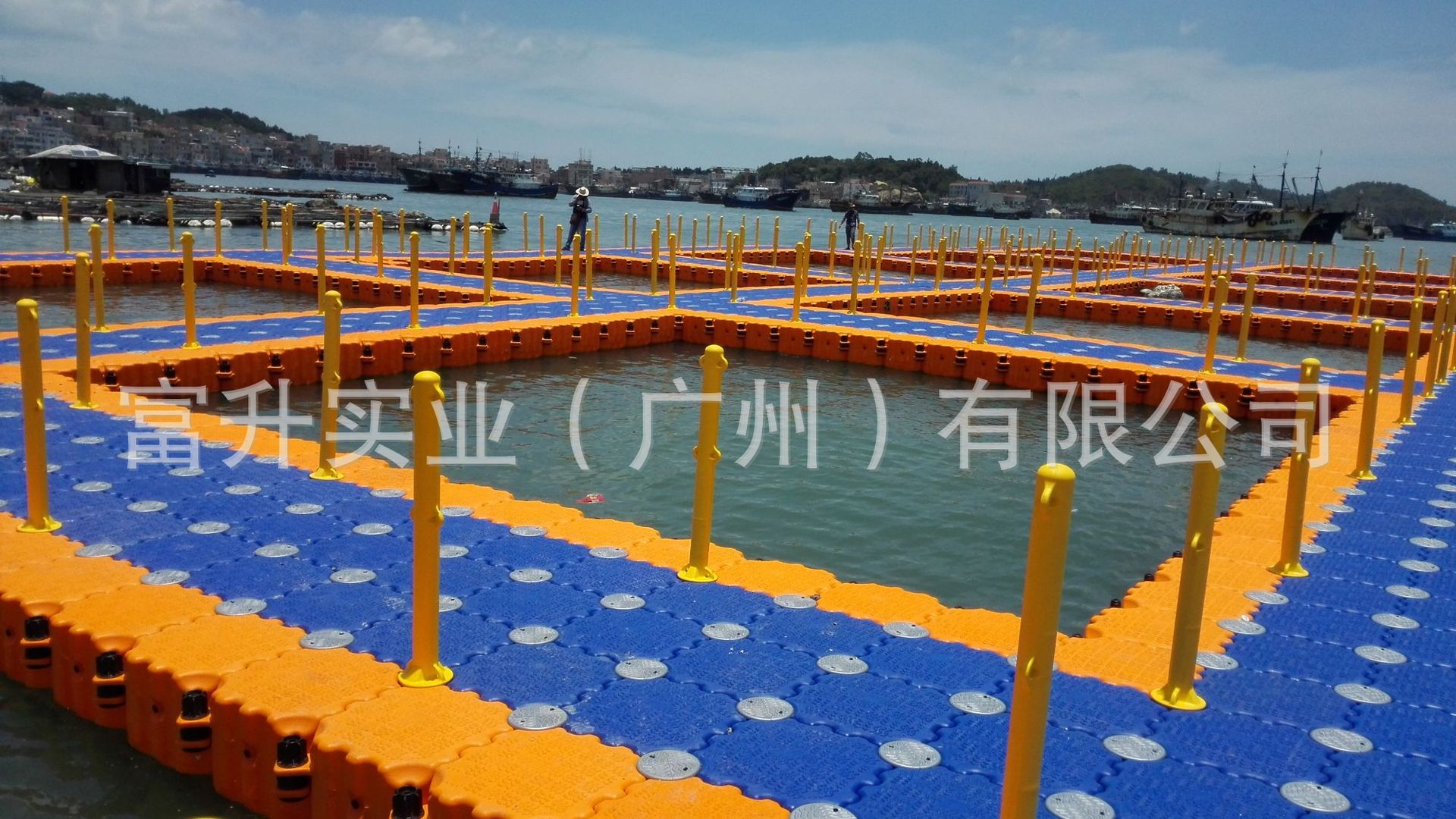 工厂直供水上塑料浮筒网箱养殖平台新款渔排养殖水上海浪浮桥