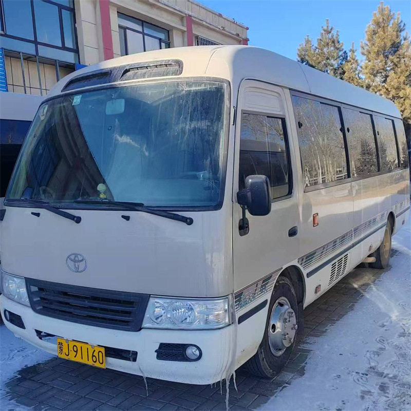 燃油版丰田柯斯达17座19座通勤客车6米小型中巴车企业接送车出口