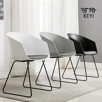 可倚北欧餐椅PP料现代简约洽谈椅办公椅网红黑尔椅创意设计师款
