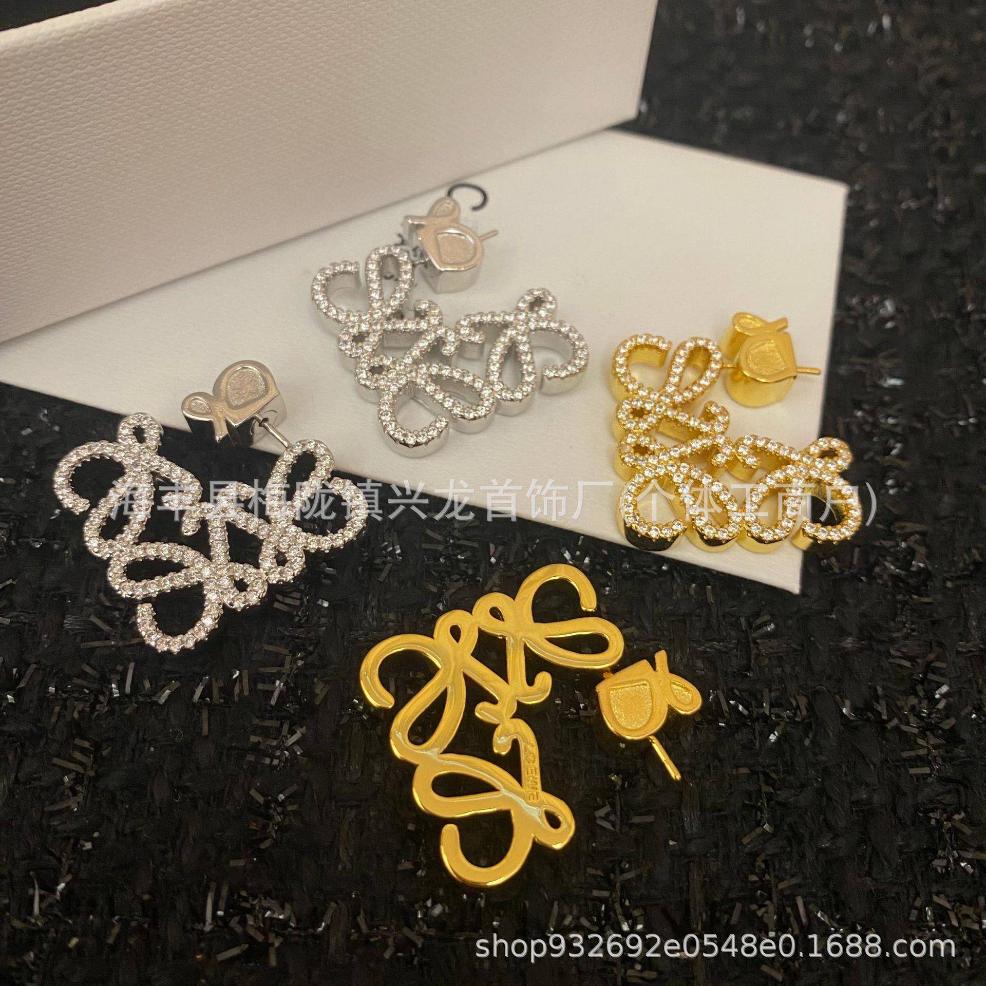 LO罗威家满钻几何镂空方形耳钉WE女时尚气质复古月饼如意耳环