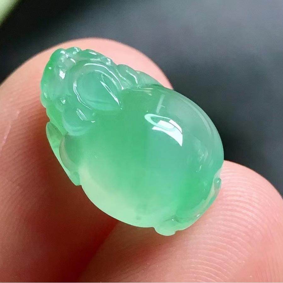 缅甸翡翠冰绿金蟾挂件翡翠金蟾挂件翡翠满绿金蟾挂件翡翠