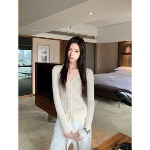 桂馥兰香 长袖 全羊毛V领针织开衫 显瘦打底衫 上衣 女气质修身 1XTWO