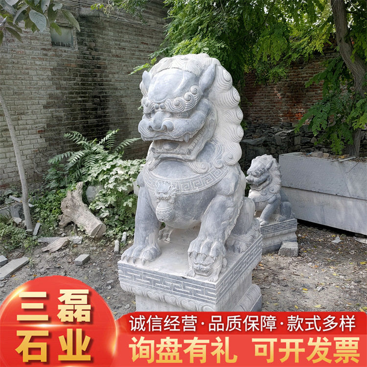 园林庭院门一对大理石狮子护院