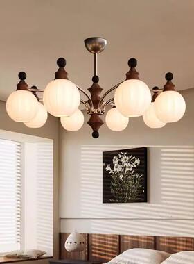 0法式复中古风客厅吊灯古胡桃木2师70025年新款灯饰设计感主卧灯