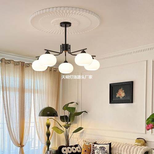 吊灯客厅室灯202年新款大气331复古油奶风法式中古主卧餐厅柿子灯