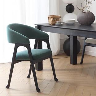 极简岛台餐桌椅高档样板房餐厅椅子新款带扶手椅意式实木真皮餐椅