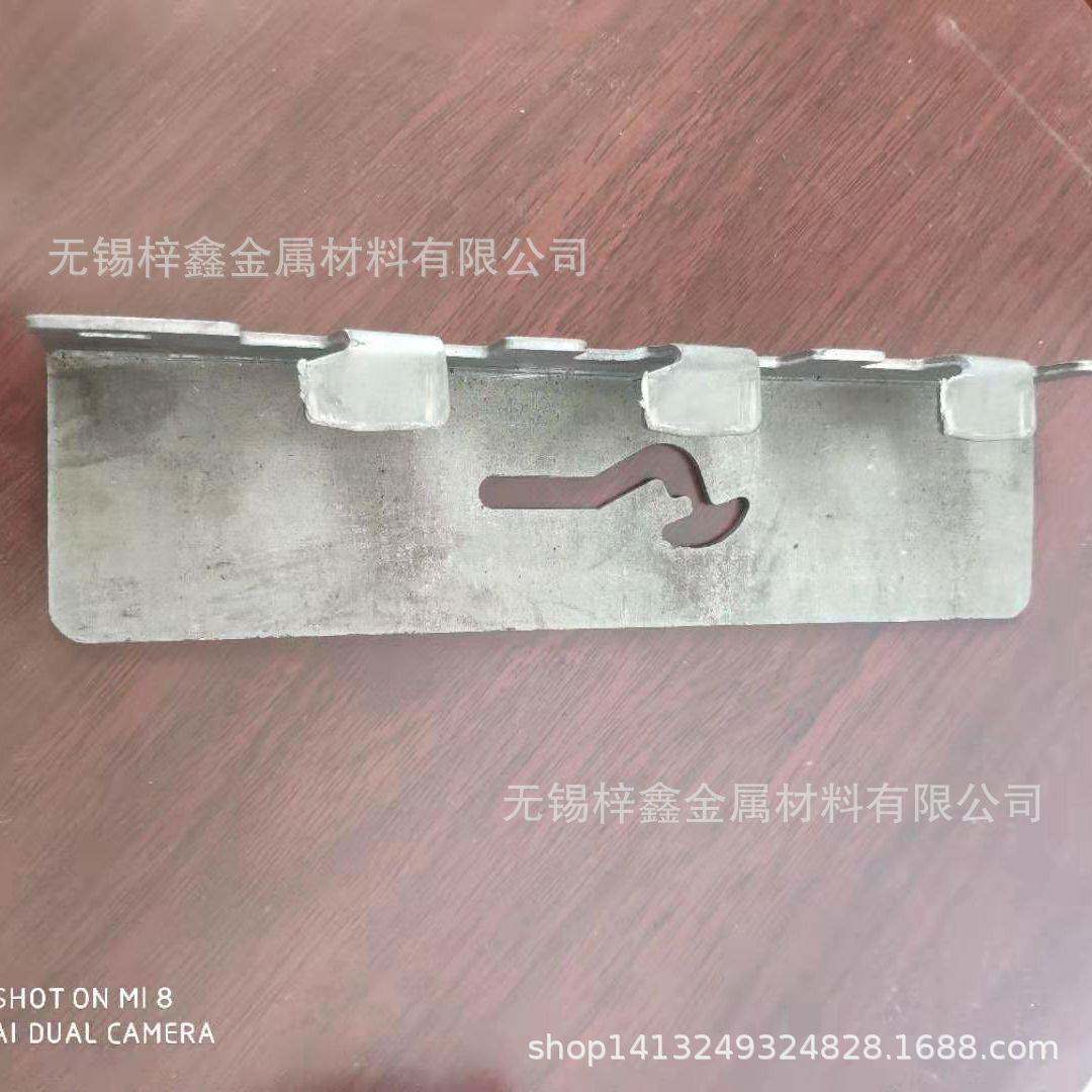 直供货架挂件倒八字孔型挂钩仓储五金模具架储物仓储货架挂钩