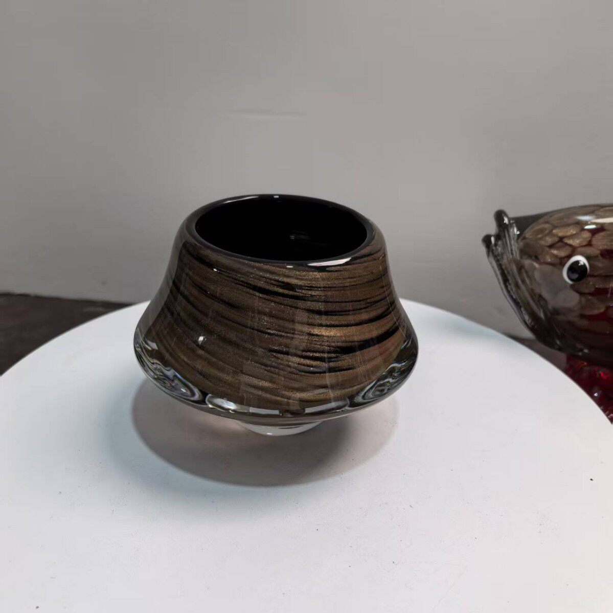 样板间售楼处前台黑色飞碟洽谈桌琉璃花瓶玄关柜酒店茶室装饰摆件