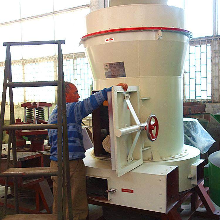 GQV膨润土雷蒙磨|00目雷蒙磨机|物水矿料磨粉机|辊子泥雷机中磨州