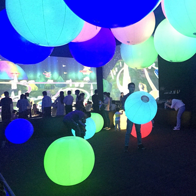 新款灯光空飘球厂家批发PVC气球广告展览升空球双层落地球