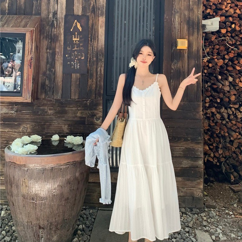 MM谢谢家大码温柔初恋感白色吊带连衣裙气质穿搭海边渡假显瘦长裙