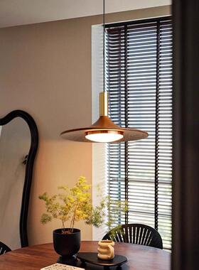 北欧简餐厅灯约胡桃色吧台飞碟灯创意民宿67954卧室床头茶室木桌