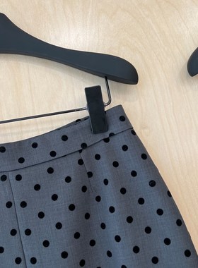 小哲 波点半身裙女2024新款复古高腰直筒开叉黑色a字包臀一步裙