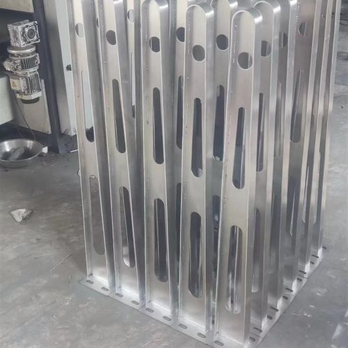 定制不锈钢雨棚钢梁牛腿支架