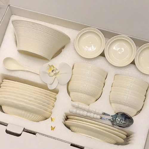 碗碟餐具套装家用新款高档奶油风轻奢陶瓷碗盘碟乔迁新居结婚礼物