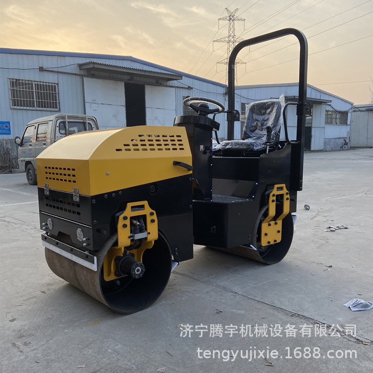 1吨座驾式双钢轮压路机多少钱台 混凝土路面压实机 沟槽用压道机