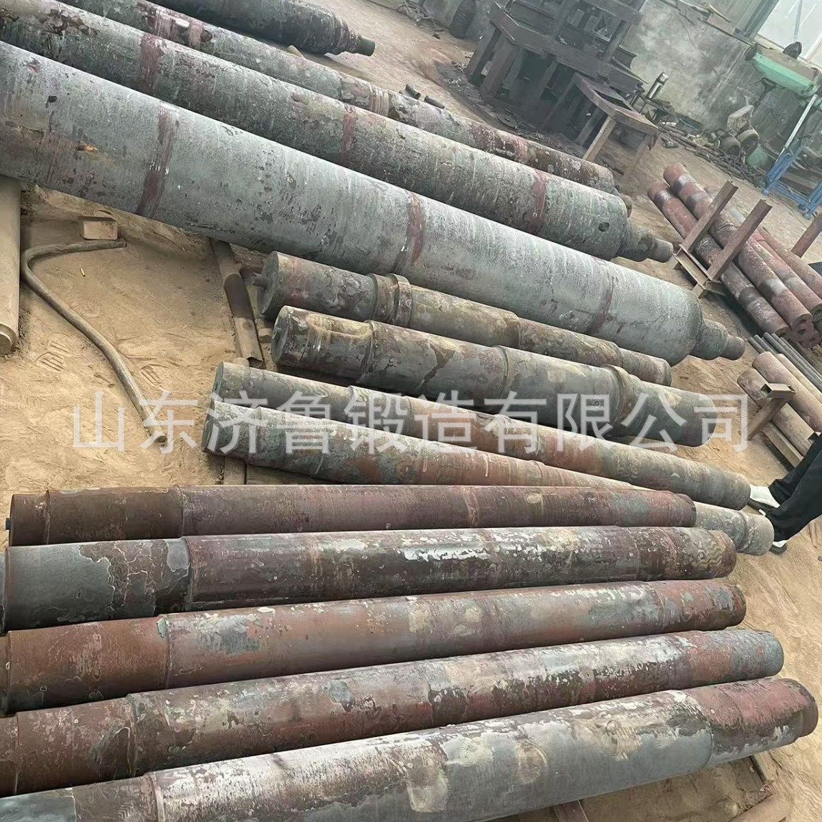 车轮轴锻件30CrMnSiA 6.7 元 / Kg 粗车锻压车轮轴锻件章丘锻造