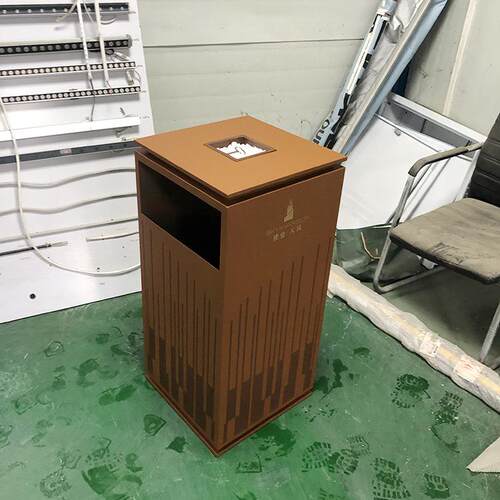 定购室内外钢木垃圾桶不锈钢立牌景区房地产标示标牌仿木纹