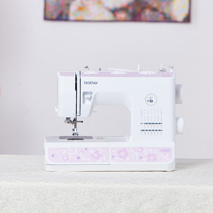 日本兄弟缝纫机XT5800电动家用吃厚衣车台式多功能带锁边锁眼钉扣