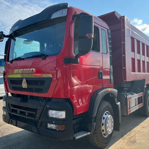 跨境出口豪沃自卸车牵引车系列后八轮自卸车豪沃TX6x4自卸车红色