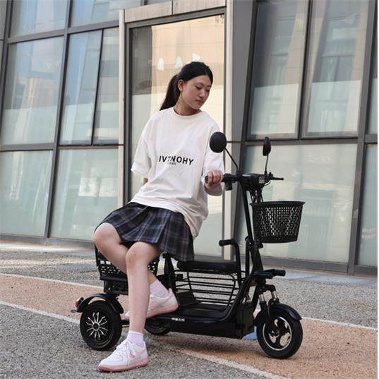 电动三车轮接小型家用送孩子老年人便代步女士折叠147轻三轮车