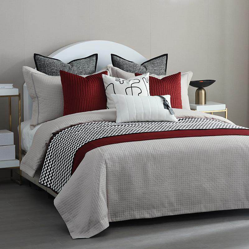 现代简约红色绗缝抱枕黑白刺绣十二件套售楼部软装专用样板间床品