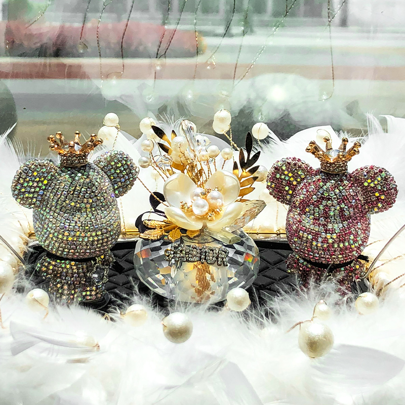 汽车内饰用品摆件创意网红女神款车内装饰高档车载中控台饰品大全