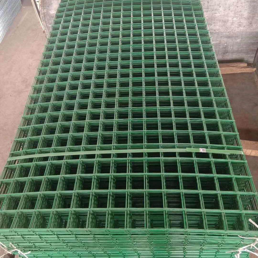 厂家优惠浸塑涂塑铁丝网钢丝网片圈地养殖用方格网鱼塘铁丝网