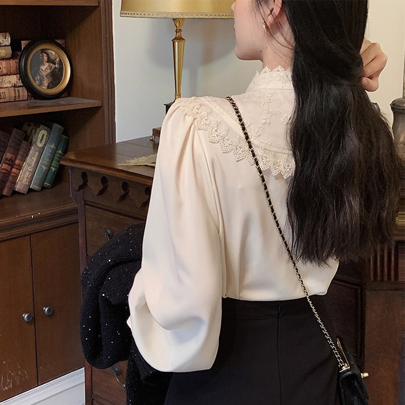 法式复古宫廷风花边衬衫女内搭蕾丝打底衫高级感上衣早春洋气小衫