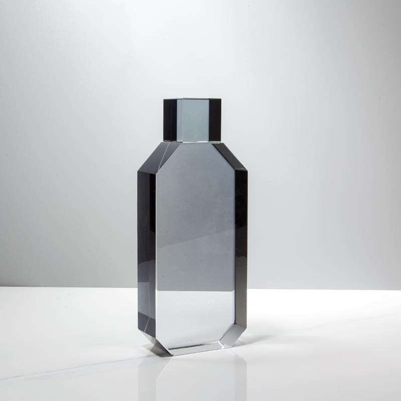 现代简约轻奢创VNF面意设计透明水瓶形状饰品电柜视玄关晶桌装饰