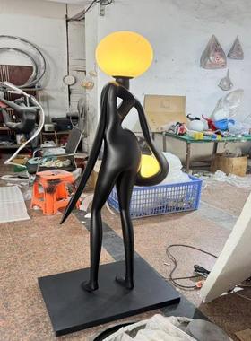 款新迎宾人物后体现代落INY地灯人雕塑带灯创意厅艺术展酒店大堂
