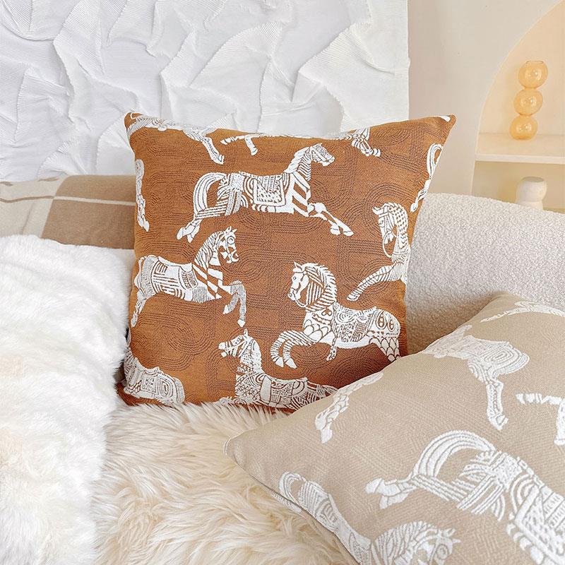 轻奢中古毛皇家提花抱枕绒法式茶木色皮靠枕简HAI约沙客厅发草靠