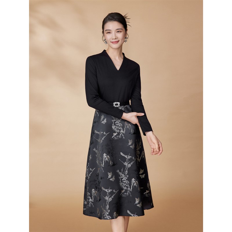 【艺术提花礼服裙】粉蓝衣橱2024秋冬新款国风复古拼接V领连衣裙