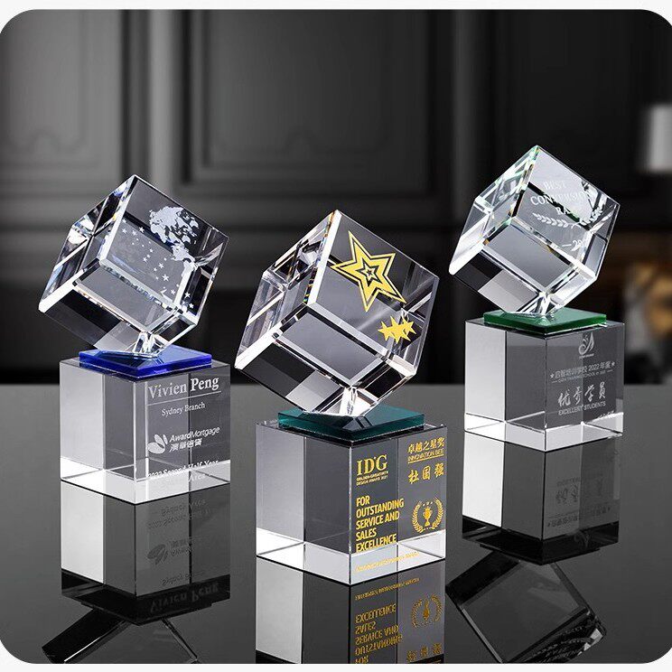 水晶魔方内雕方体创意水晶立方体奖牌公司周年入职退休纪念品