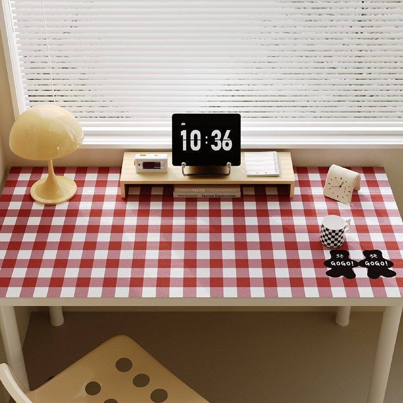 格子红色喜庆电脑桌垫学生书桌办公桌防水防油隔热PVC桌面保护垫