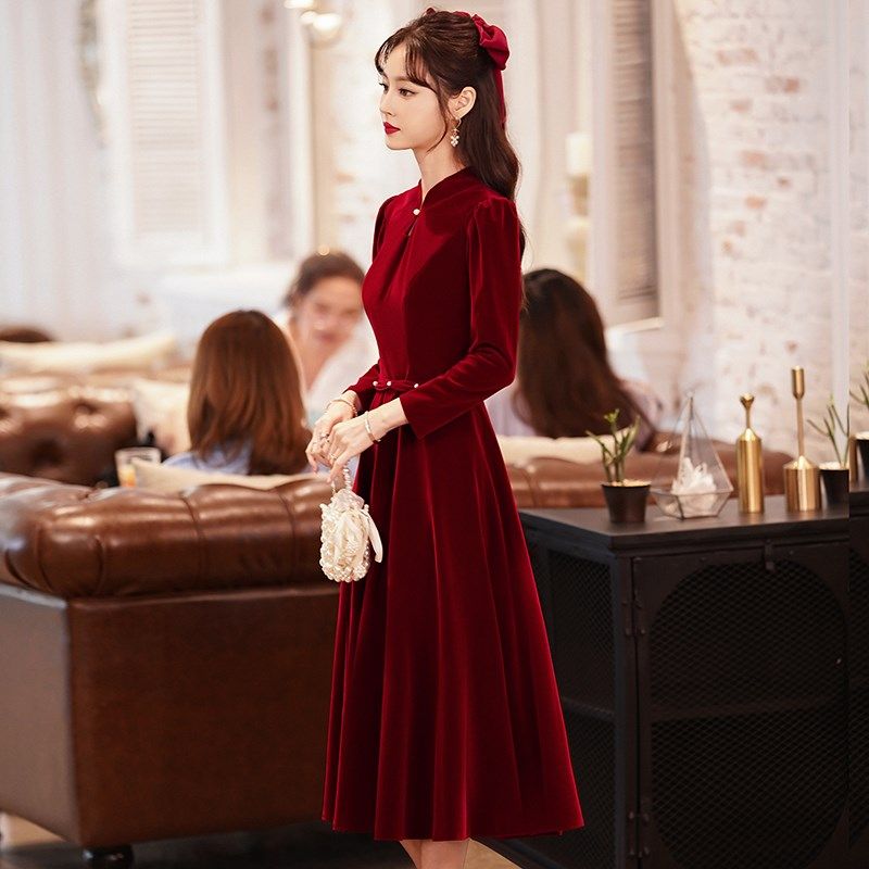 冬季敬酒服新娘2024新款结婚订婚显瘦长袖酒红色礼服女气质高级感