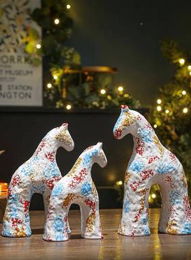 创意瓷NWS三色陶马摆入户玄圣关客厅电视柜件样板房桌面诞节礼装